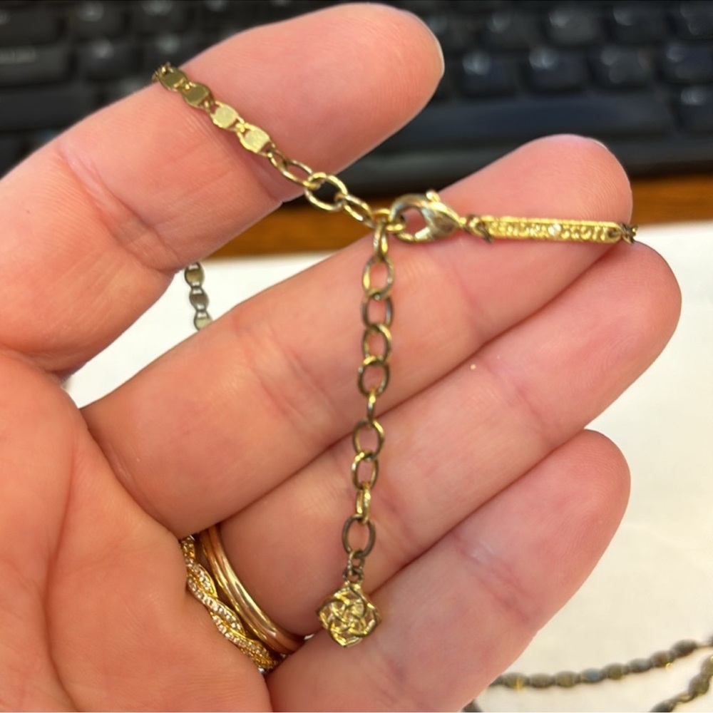 Kendra Scott necklace